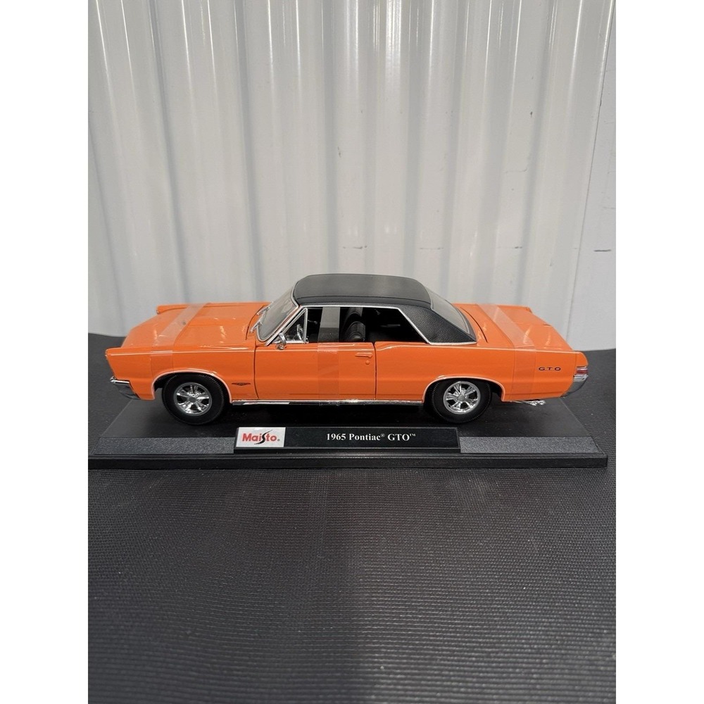 Maisto 1965 Pontiac GTO Orange Diecast Model 1/18‎ Scale Collectible
